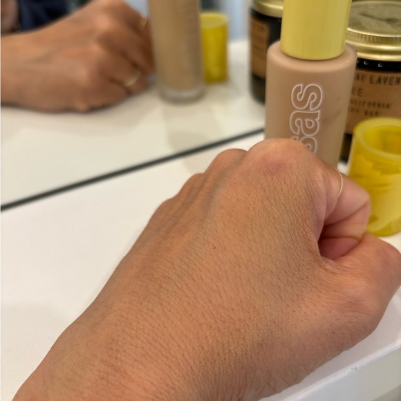 Kosas Revealer Skin-Improving Foundation SPF25 Light+ Neutral Warm 170 - Picture 4 of 5